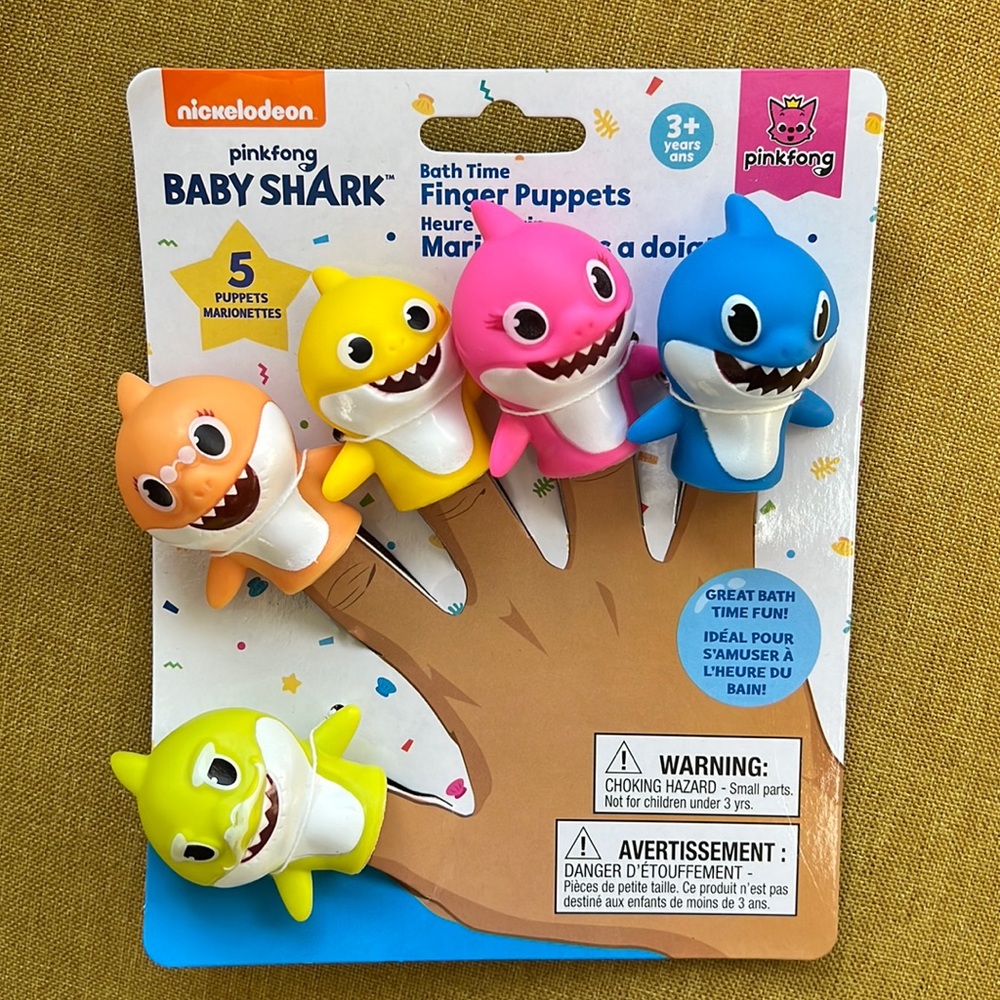 NWT Baby shark finger puppets